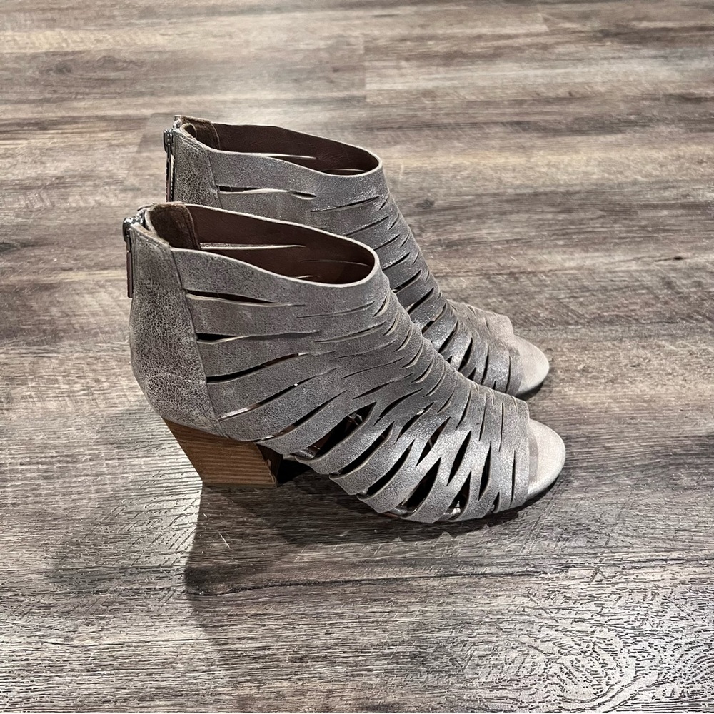 DONALD J PLINER Greece Leather Peep Toe Sandals / Bootie - Picture 7 of 7